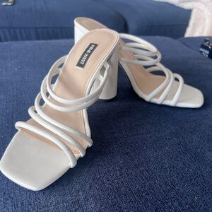 NINE WEST SQUARE TOE HEEL